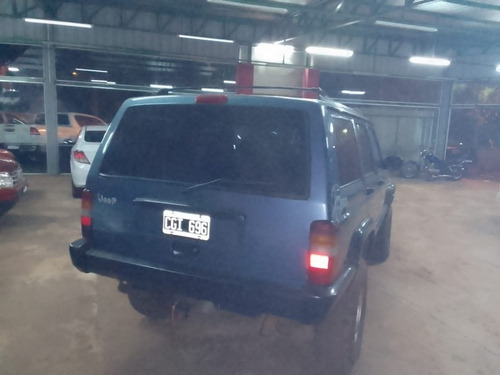 Imagen 3 de 10 de Jeep Cherokee Sport