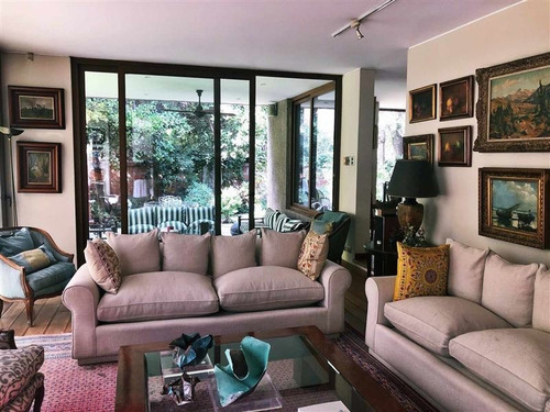 Casa En Venta De 5 Dorm. En Lo Barnechea