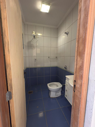 Casa Com 2 Dormitórios, Sala, Cozinha E Banheiros