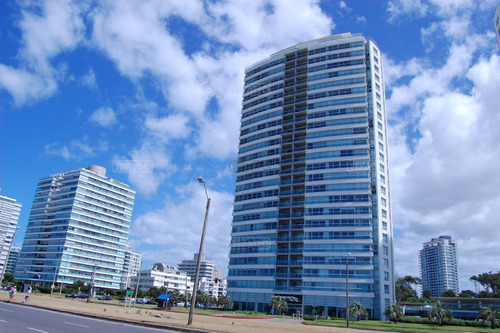 Imagen 2 de 30 de Apartamento Le Parc Piscina Piso Alto 3 Dormitorios Dependencia De Servicio Departamento En Venta Ubicado En Playa Brava, Punta Del Este, Punta Del Este / Maldonado