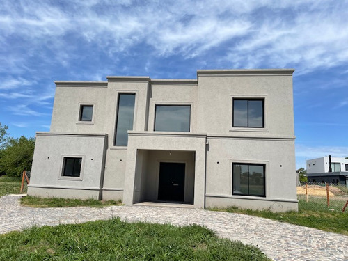 Excelente Casa A La Venta En Barrio Chateau Pilar