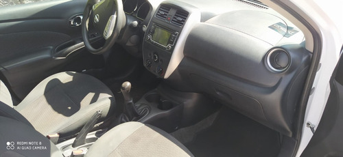 Imagen 4 de 13 de Nissan Versa 2015