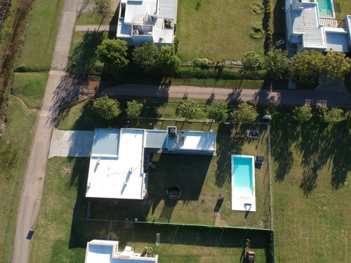 Casa 3 Dormitorios En Barrio Privado - Quincho Y Piscina - Haras De Funes