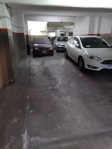 Imagen 2 de 4 de Cochera Cubierta En Salguero Y Boulevard Charcas - Palermo