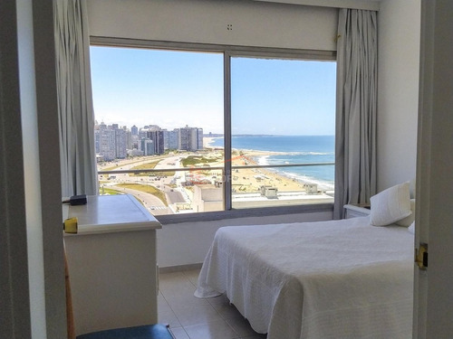 Imagen 8 de 18 de Apartamento En Venta En Peninsula - Punta Del Este - Piso Alto!