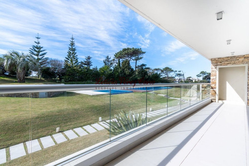 Imagen 3 de 25 de Venta Apartamento 1 Dormitorio En Playa Brava A 100 Mtrs Del Mar