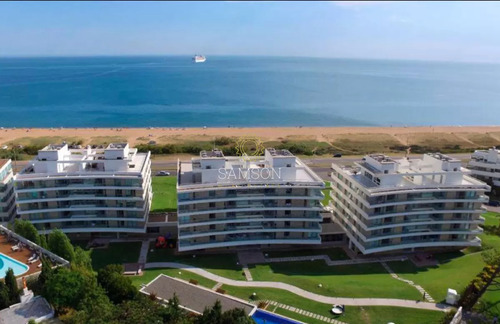 Moderno Apartamento Frente Al Mar Con Vista A Playa Mansa. Edificio Lumiere
