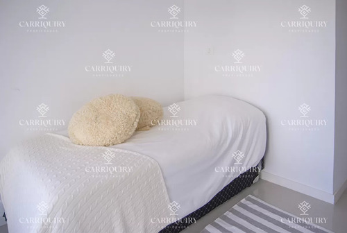 Se Vende Apartamento De 3 Dormitorios En Edificio Horizonte, Playa Mansa, Punta Del Este