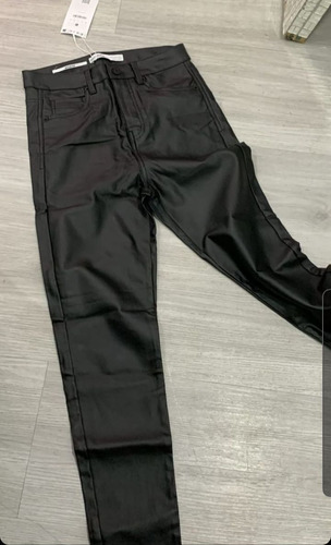 Pantalon Cuerina Bershka