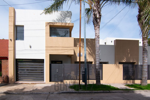 Casa 4 Amb. Con Terraza Quincho Y Parrilla En Barrio Naon