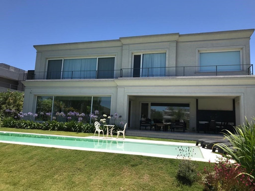 Casa En Venta Ubicado En El Golf, Nordelta