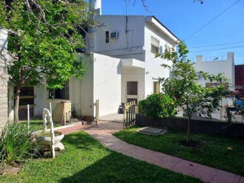 Casa En Venta En Florencio Varela Con 5 Dormitorios, Cochera, Parque Y Quincho