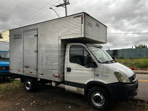 Iveco Daily 35s14 4x2 Ano 2013 Com Baú