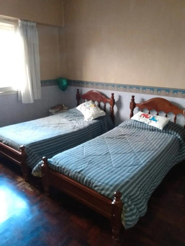 Casa En Venta - 2 Dormitorios 1 Baño - Cochera - 250mts2 - Morón