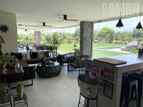 Casa En Venta De 4 Dorm. En Colina