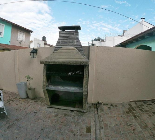 Muy Lindo Dúplex Con Entrada De Auto, Patio Y Parrilla.