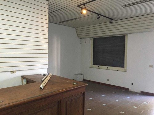 Local Esquina Ferrer Serra Y Paullier 120 M2 En 2 Plantas