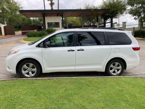 Imagen 2 de 15 de Toyota Sienna 2017 5p Ce V6/3.5 Aut