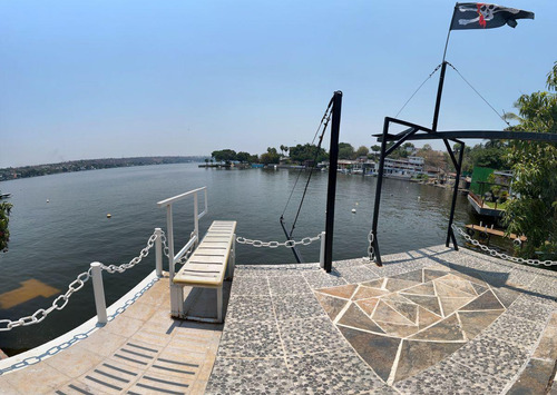 Casa A Orilla Del Lago De Tequesquitengo