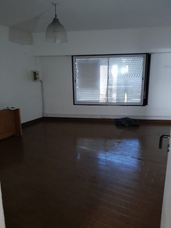 Imagen 3 de 12 de Excelente Piso Con Oficinas En Bernal Centro, Inmejorable Ubicación