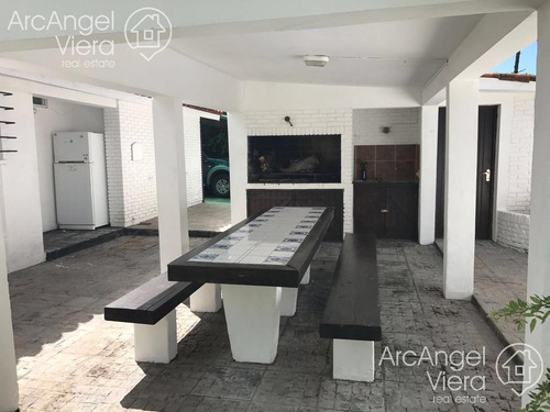 Casa Con Piscina Climatizada En Punta Del Este, Zona Shopping