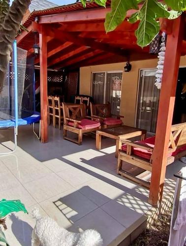 Casa En Venta De 3 Dorm. En Jardines Las Vizcachas