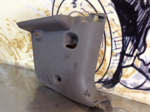 Plastico Moldura Inferior Lateral Derecha Focus Sedan 00-04