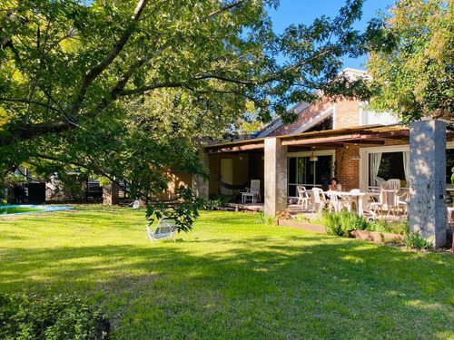 Casa En Aldea Fisherton - 3 Dormitorios Con Jardin Y Pileta