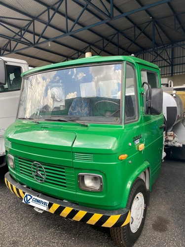 Imagem 2 de 8 de Caminhão Tanque - Mb 708e