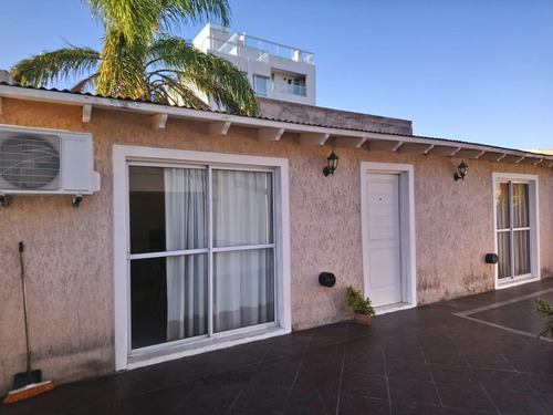 Casa En Venta - 3 Dormitorios 2 Baños - 300mts2 - San Luis