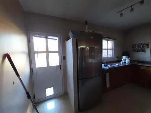 Venta Casa 319m2 Con Patio, Pileta Y Cochera En Don Bosco Quilmes, Apto Credito !!!