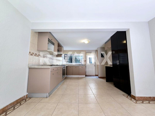 Exclusiva Casa En Venta En Lomas Del Sol: Comodidad Y Ubicación Inmejorable