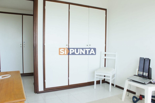 Imagen 11 de 30 de Apartamento En Venta Con Vista Al Mar De Tres Dormitorios - Oportunidad