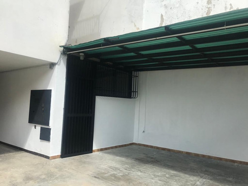 Para Cliente Directo. Se Alquila Comodo Anexo En El Marques. Pb. Urbabizacion Cerrada Cerca A La Cota Mil. 46 Mts. No Amoblado, Ni Equipado.