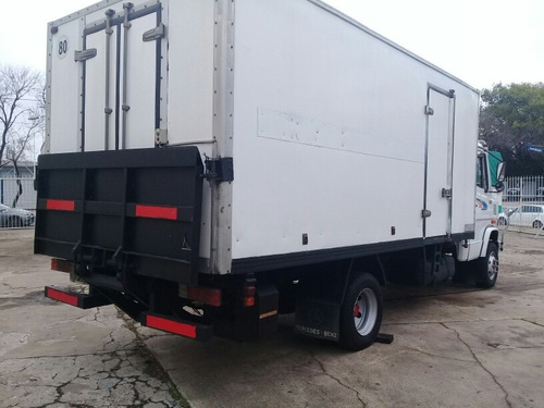 Imagen 6 de 13 de Mercedes Benz 710/2000 Con Furgon Termico Y Pala