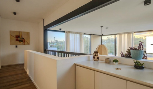 Espectacular Casa Estilo Moderno En Venta 5 Ambientes El Canton Maswichtz