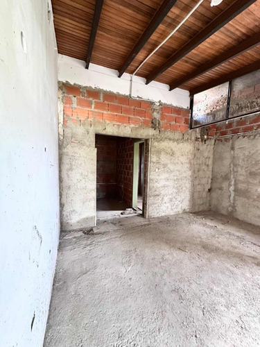 Quinta En Cumbres De Curumo 4h 6b 4p