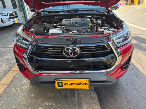 Toyota Hilux 2.8 D-4D TURBO DIESEL CD SRX 4X4 AUTOMÁTICO
