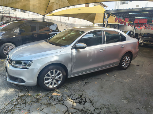 Volkswagen Jetta 2.0 Comfortline Flex 4p Automática