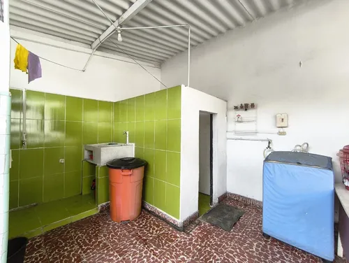 Casa-local En Venta En La Playa. Cod V30831