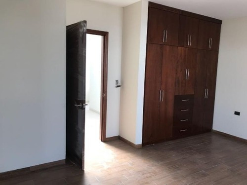 Casa Sola En Venta Fracc El Roble Residencial