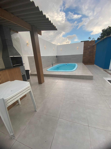 Casa Com Piscina A Venda