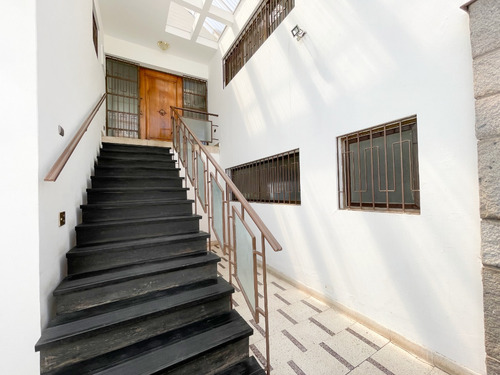 Departamento-casa Con Goce Exclusivo De Terreno En Ñuñoa