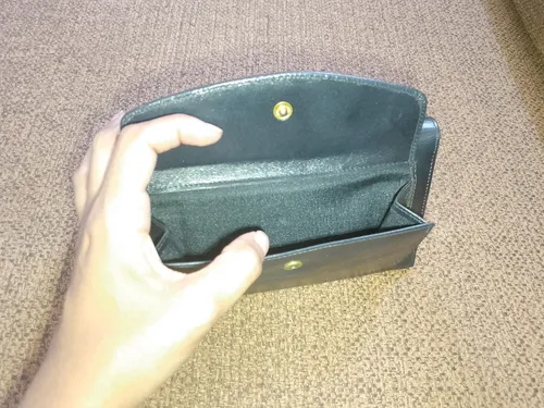 Monedero Negro Cómodo
