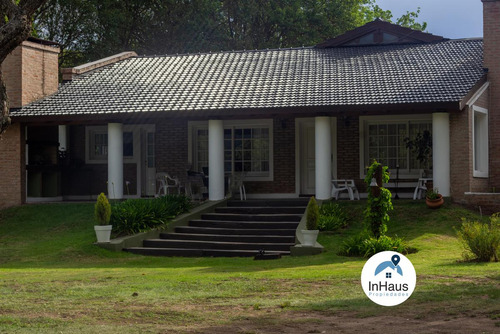 Casa De Categoría A Pocas Cuadras Del Centro De Villa General Belgrano