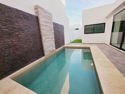 Casa En Venta Con Paneles Solares Y Alberca Fracc Lomas Del