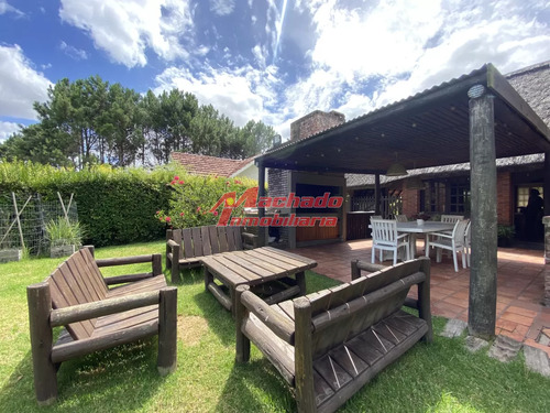 Casa Venta, 4 Dormitorios Pinares Punta Del Este,  