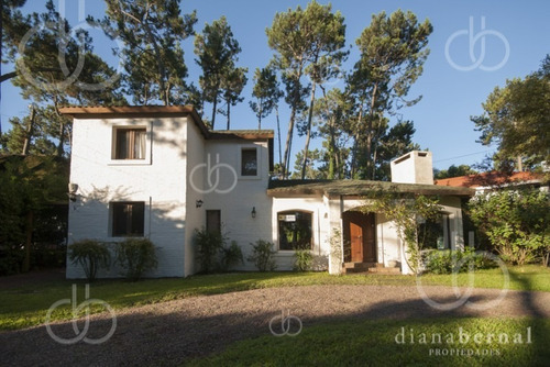 Casa En Pinares, 3 Dormitorios - Ref: 43196