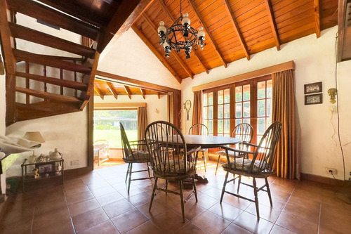 Casa En Venta En Barrio Parque Belen De Escobar