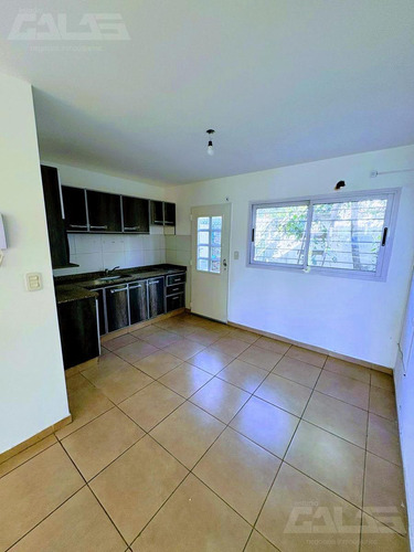 Real Oportunidad! Hermoso Duplex De 3 Ambientes Dentro De Un Muy Lindo Complejo. Bajas Expensas!